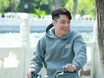 “霍建华老了”引热议 网友偶遇霍建华在什刹海拍戏