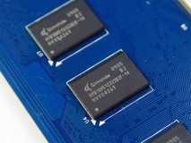 SSD价格崩盘:库存堆积如山 等等党再次赢了