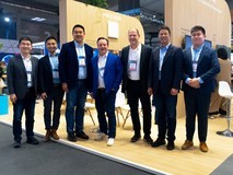 英特尔携手生态伙伴展示OPS 2.0,引领教育及视频会议技术新潮流