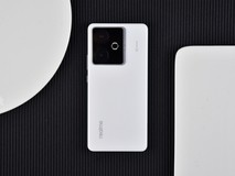 “石墨烯·雪” 真我 GT7图赏:冰感科技设计下的科技美学