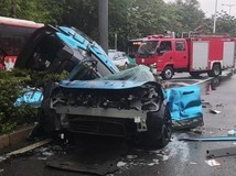 极氪001 FR严重事故,驾驶者奇迹生还