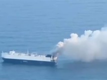 “太平洋货轮起火致3000辆汽车受损”