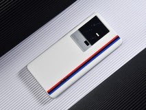 小米13/iQOO 11性能对决!自研芯片V2赢麻了