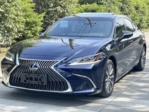 2025款雷克萨斯ES200:豪华轿车新标杆