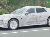 小鹏全新轿车E29路试谍照曝光:外观内饰大变样