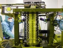 俄罗斯成功研发首台350纳米光刻机并计划批量生产