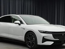 岚图追光PHEV 定位中大型轿车 带来显著的提升