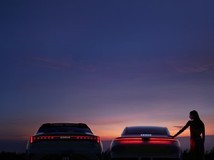 极氪 2025 款新品发布会官宣 8 月 13 日举行,001/007 车型现身海报