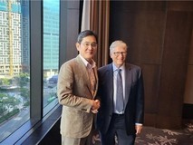 盖茨的手机曝光:三星Z Fold4 李在镕送的