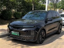 理想L6车库被撞,车门未关引发热议