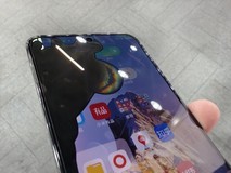 屏幕漏液该不该修!小米13屏黑一半竟能正常用