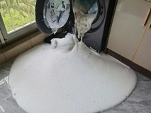 手洗与机洗哪个更干净？妈妈的坚持与年轻人的选择