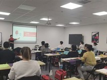 京东保洁阿姨五年零差评,月入1.5万成儿子榜样