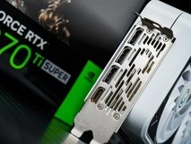 黄仁勋:摩尔定律已死 RTX50系显卡肯定涨价