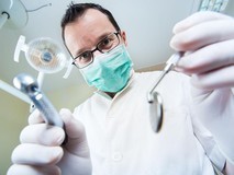 四颗牙换一辆宝马？揭秘看牙背后的惊人真相！
