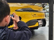 小孩哥用儿童手表拍摄小米SU7 Ultra,网友戏称小米潜在客户已排到20年后