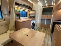 房车新手首选:车尾U型环形卡座布局优势全解析