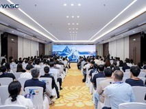 从追赶到定义产品,长飞先进四年技术长征背后的产业跃迁