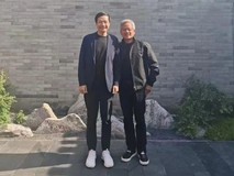 雷军黄仁勋合影曝光,共赴小米SU7 Ultra与古建留影