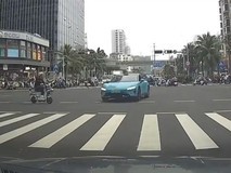 海南小米SU7急加速转弯失控撞车事故