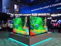 老外对屏狂拍!海信全新一代RGB-Mini LED电视首次亮相轰动CES2026