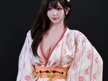 尹雪花发布剑星新cos写真,延续高水准演绎引爆玩家热议