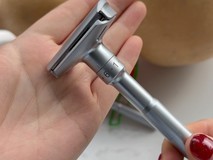 用了2年手动剃须刀后，我彻底放弃了电动款：这些优势真的试过才懂