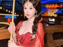 钱思怡化身铁扇公主亮相汉服巡游,演绎西游古典之美