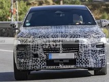 宝马新款7系谍照曝光:前脸巨变,2026年上市