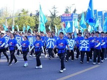 行业最轻!海尔AI运动外骨骼机器人亮相海尔·2026青马