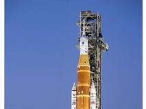 阿耳忒弥斯2号抵达发射台 迈向载人绕月新征程