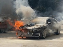 奥迪新车仅7个月自燃 4S店仅按三包赔付引争议