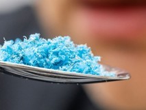 每天喝瓶装水的人注意：你喝进去的微塑料 正在身体里 “筑巢” 吗？