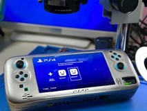 PS4 Slim主板改造便携掌机:1080P OLED屏、可拆卸电池与双风扇散热