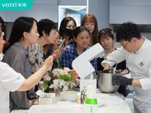 厨电三杰华帝碰撞“糖王”周毅,擦出质变火花