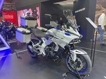 升仕703T休旅摩托上市:三缸102马力,3.88万元起