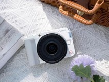 轻便与专业兼得:五款热门Vlog相机横评,佳能R50V靠6K画质与智能对焦胜出