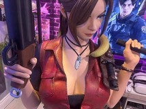 网友耗时打造1:1克莱尔等身手办,还原度惊人引热议