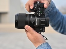 尼康 Z5II 搭配不同尼克尔镜头在人像拍摄中的效果差异有哪些?