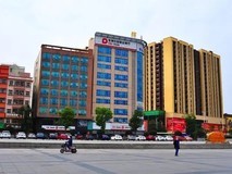 东莞雁田村2026年2月起实施停车收费,三档定价引热议与监督期待