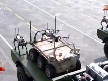 机器狼亮相阅兵式,开启陆战无人协同新篇章