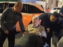 黄仁勋访台拜会94岁张忠谋,威士忌夜话彰显三十年半导体情谊