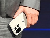 一加15真机提前亮相，引领165Hz超高帧游戏新时代