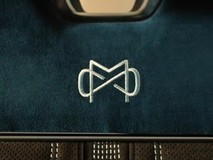 小米全新定制刺绣Logo亮相 用了1862针缝线