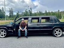 全球最长沃尔沃亮相挪威街头,复古加长设计引热议