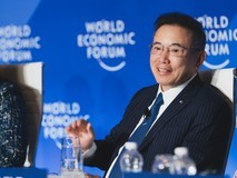 李东生出席2025年夏季达沃斯并担任联席主席,探讨推动经济均衡发展新模式