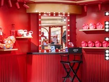 跨界迎新,美与科技相约|鲸鸿动能携手阿玛尼美妆打造沉浸式春节体验