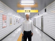 8号出口NPC大叔河内大和:一镜到底背后的自行车狂奔真相