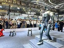 DR02完成变电站实地测试,2026云深处推动全天候人形机器人走向产业一线