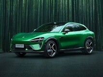 小米YU7与MIX Flip 2点亮成都地标,雷军惊叹